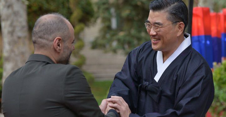 واکنش سفیر کره جنوبی به اجرای یک ترانه پرمخاطب ایرانی