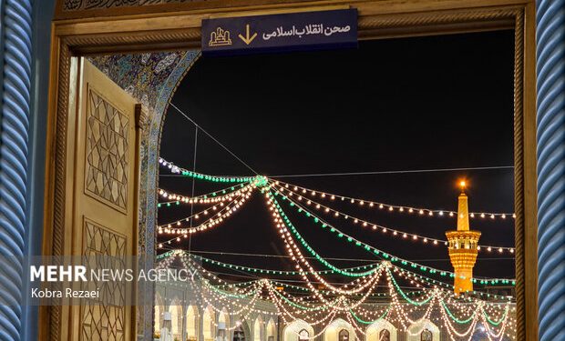 آذین بندی و چراغانی ویژه حرم مطهر رضوی در ایام میلاد پیامبر اعظم (ص)