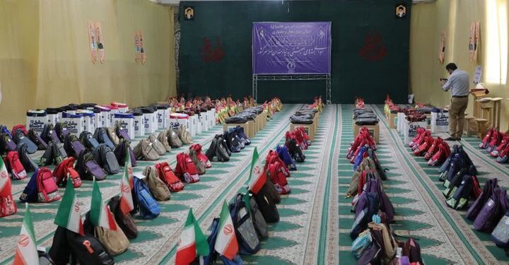 شهرکرد – پویش ایران عاشورایی با توزیع هزاران بسته معیشتی، لوازمالتحریر، جهیزیه و خدمات جهادی در استان چهارمحال و بختیاری آغاز شد.