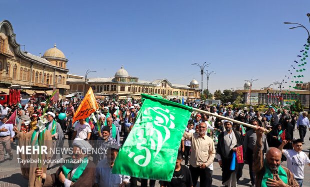 شادپیمایی پرشور «امت احمد (ص)» در همدان؛ تقویت نشاط اجتماعی در شهر