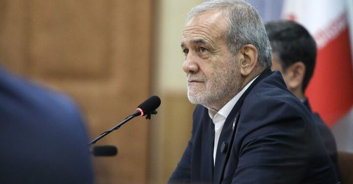 پزشکیان: رقابت مسئولان باید در خدمت کردن به مردم باشد نه کسب قدرت