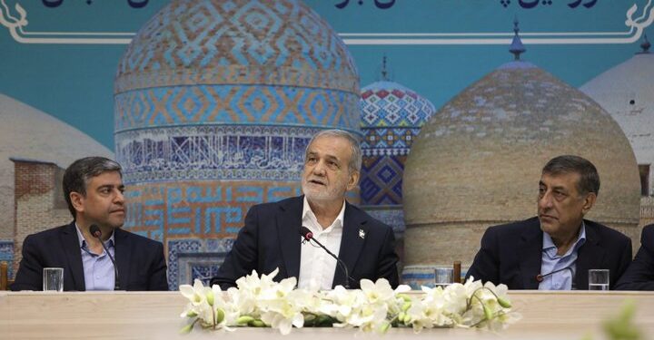 پزشکیان: مردم پشتوانه اصلی؛ مشکلات با مشارکت عمومی حل می‌شوند