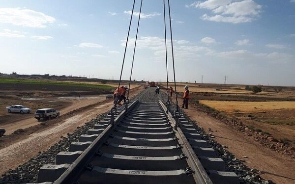 زارع: راهکارهای تامین مالی پروژه راه‌آهن شیراز -بوشهر دنبال شود