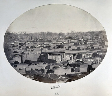 عکس/ منظره خاکی و خلوت میدان توپخانه تهران در دوران ناصرالدین