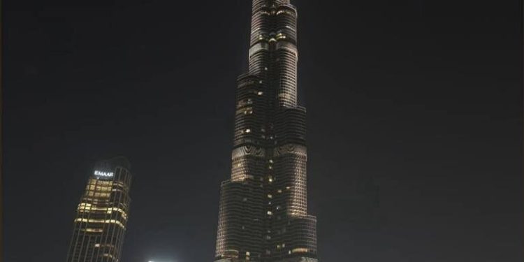 عکس | بیرانوند و همسرش در امارات؛ استفاده ویژه از محرومیت ۴ ماهه!