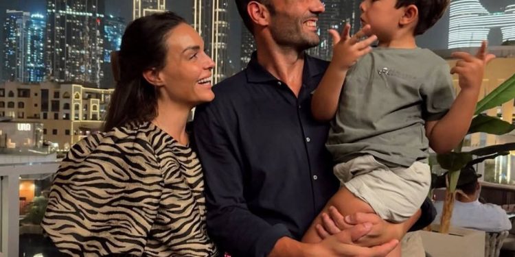 عکس | سفر خانوادگی بمب تابستانی استقلال به دبی