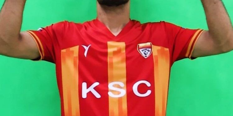 عکس| پیراهن خاص فولاد به وحید امیری رسید