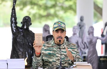 مادرو به ترامپ هشدار داد: اگر به ونزوئلا تعرض شود پاسخ مسلحانه خواهیم داد