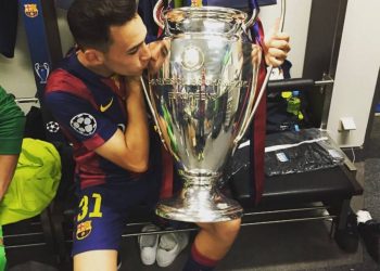 عکس | خاص‌ترین بوسه منیر الحدادی با لباس بارسلونا