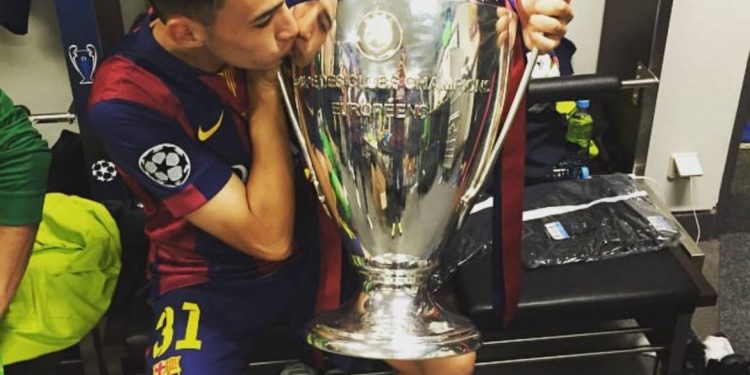 عکس | خاص‌ترین بوسه منیر الحدادی با لباس بارسلونا