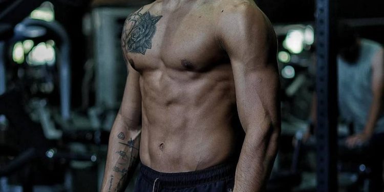 عکس | عضلات ستاره استقلال در حد مستر المپیا!