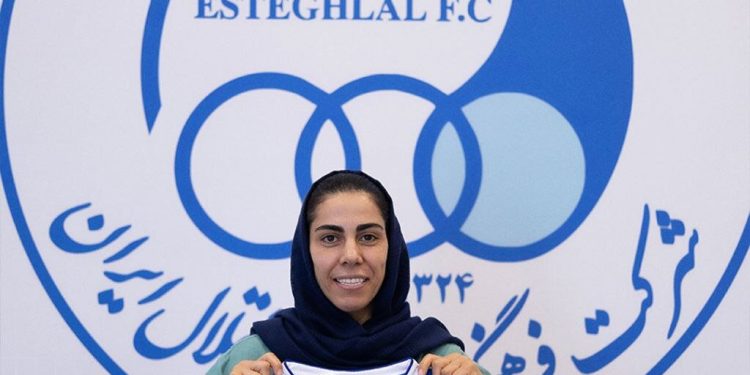 عکس | بمب جدید استقلال؛ دروازهبان تیم ملی آبیپوش شد!