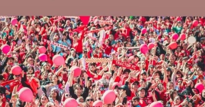 عکس| حمایت بیرانوند از هواداران زن تراکتور