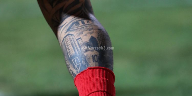 عکس| مسی روی پای بازیکن پرسپولیس!