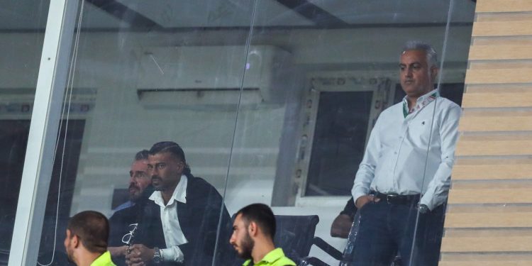 عکس | تیپ عجیب رامین رضاییان برای تماشای بازی استقلال