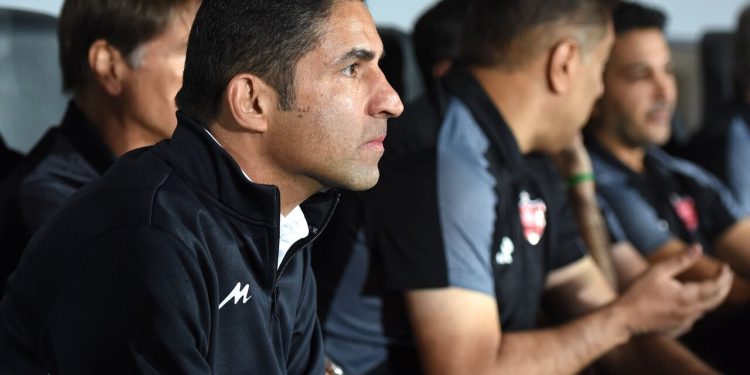 هاشمیان: هواداران صبر داشته باشند، روزهای خوب می‌آید/ وقتی چمن نداریم چرا فوتبال بازی می‌کنیم؟!