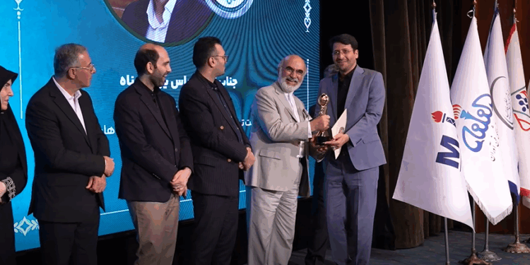 تقدیر از مدیرعامل شرکت تولیدی شیمیایی و معدنی سرچشمه هامون