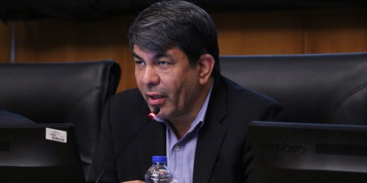 برخی مسائل راهبردی توسعه را به اتاق کرمان واگذار می‌کنیم