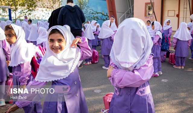 کیفیت پارچههای لباس فرم دانشآموزان افت کرده است