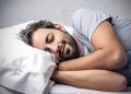 حالت خوابیدن چه تأثیری بر سلامت قلب و معده دارد