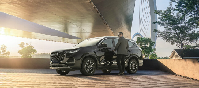 اف 8 پرو مکس تمام چرخ محرک؛ شاسی بلند لوکس فونیکس با ۷ سال گارانتی