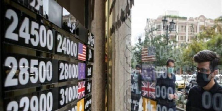 بازار ارز زیر سایه ماشه؛ نوسان ادامه دار