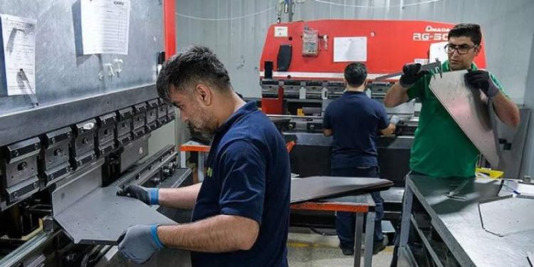 حداقل دستمزد همیشه عقبتر از تورم