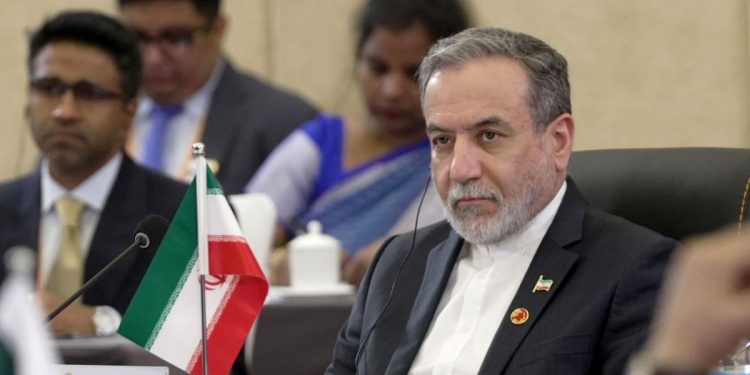 فشار 60 نماینده مجلس به عراقچی برای خروج از NPT