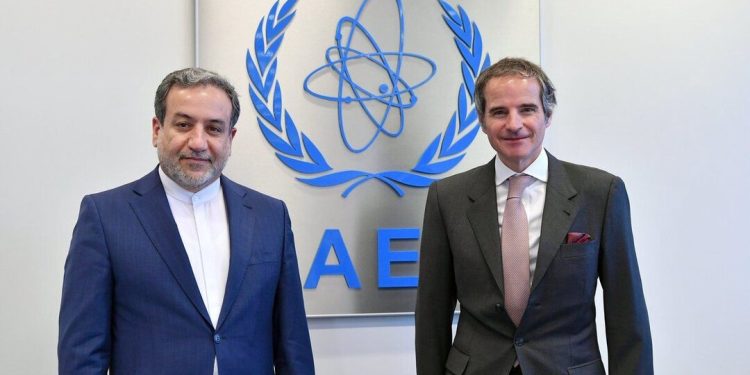 عراقچی: فعال شدن مکانیسم ماشه توافق با آژانس را لغو می‌کند