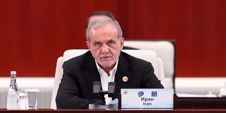 پزشکیان: بندر چابهار به زودی به شبکه ریلی سراسری ایران متصل خواهد شد