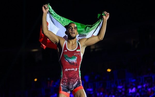 رحمان عموزاد ٣ مدال المپیکی و جهانی خود را به موزه آستان قدس اهدا کرد