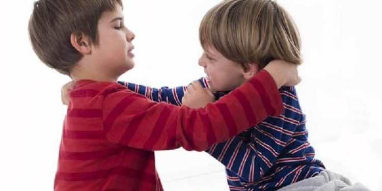 وقتی پرخاشگری کودک زنگ خطر است/راههای کنترل خشم در کودکان