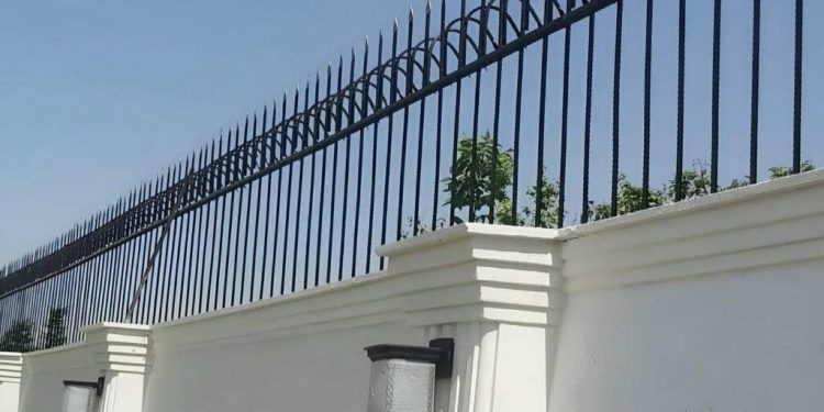 حفاظ روی دیوار و مزایا آن؛ ایمنی، زیبایی و آسودگی در یک انتخاب