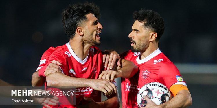 دیدار فوتبال تیم‌های پرسپولیس و گل گهر