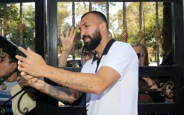 حضور کاپیتان مصدوم استقلال در کنار آبی پوشان در شهرقدس