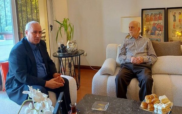 عیادت رئیس فدراسیون فوتبال از پیشکسوت پرسپولیس