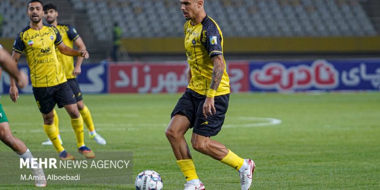 تیرک ناجی آخال شد؛ برتری بیثمر سپاهان در نیمه نخست