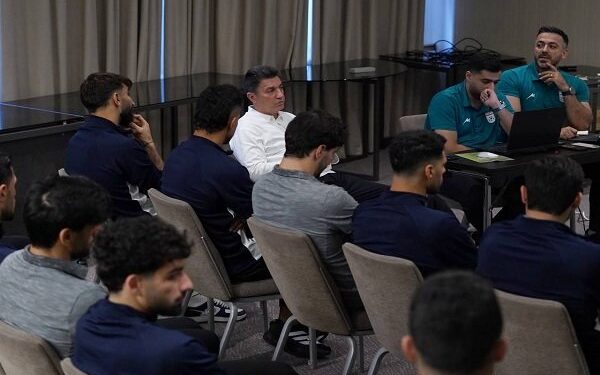 قلعه‌نویی «روسیه» را برای شاگردانش تشریح کرد