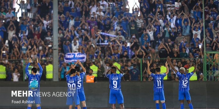 نظر هواداران استقلال در یک نیمه تغییر کرد؛ بالاخره بازیکنان خندیدند!