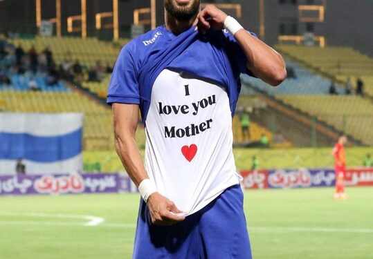 حرکت زیبای زننده گل شهرآورد اهواز؛ «دوستت دارم مادر»