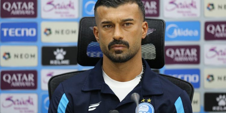 بازوبند کاپیتانی استقلال از رامین رضاییان پس گرفته می‌شود!