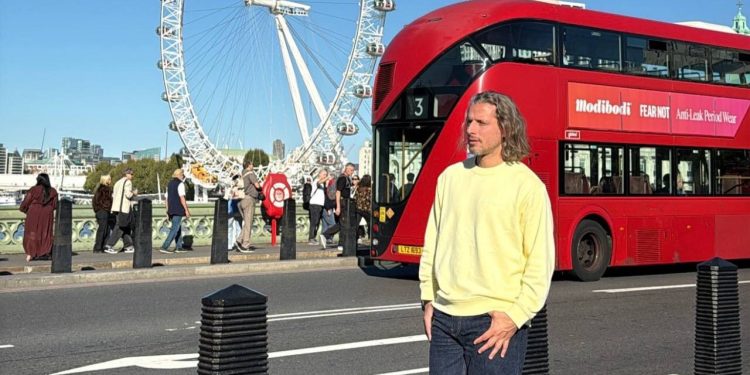 عکس| حال خوب ستاره سابق پرسپولیس در خیابانهای لندن