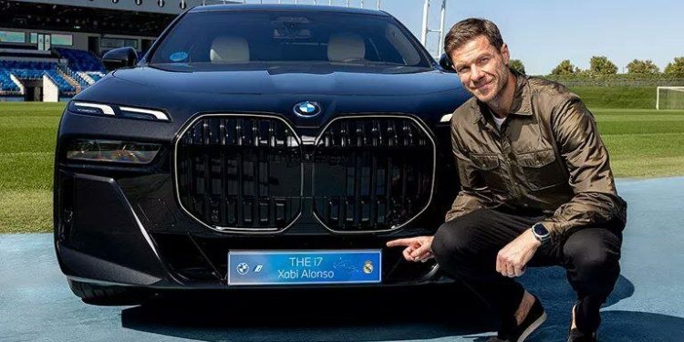 عکس| BMW زیبا پیشکش به ستاره‌های رئال‌مادرید