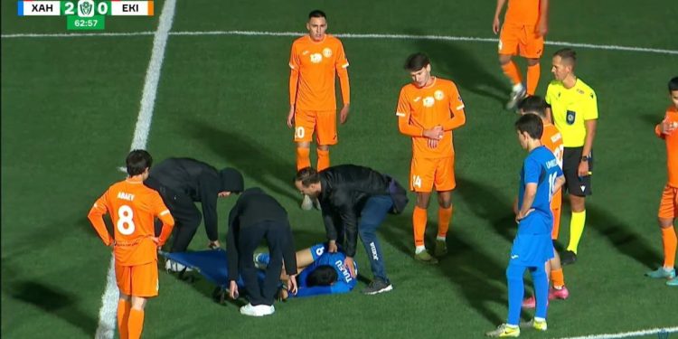 مرگ بازیکن ۱۹ ساله در زمین فوتبال! +عکس