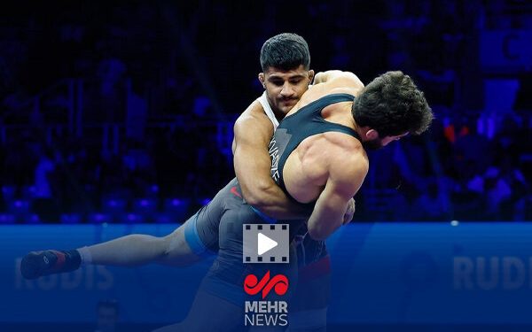 پیروزی غلامرضا فرخی برابر حریف اوکراینی و کسب مدال طلای امیدهای جهان