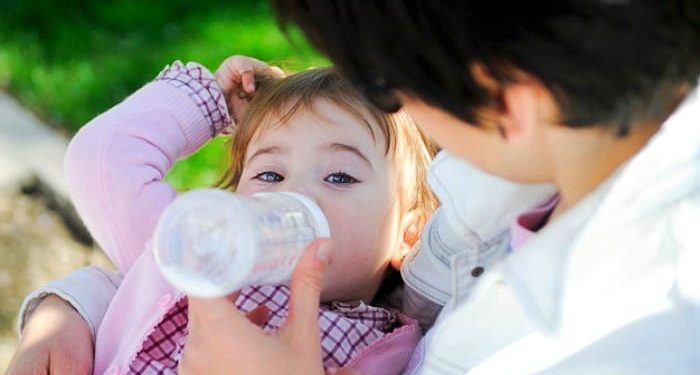 مصرف شیر گاو و مشکلات گوارشی در کودکان زیر ۲ سال