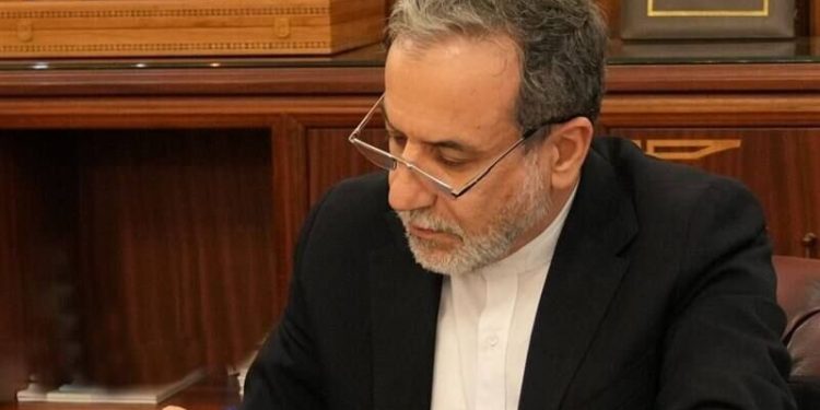 عراقچی: بمب اتم قدرت «نه گفتن» ماست/ روابط ایران و آمریکا قابل مدیریت است