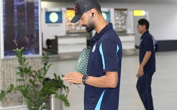 مدافع استقلال همچنان بلاتکلیف است