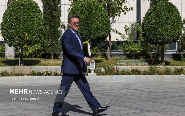 تقویت دستگاه‌های ارائه دهنده خدمات ضروری با حذف نهادهای موازی + فیلم