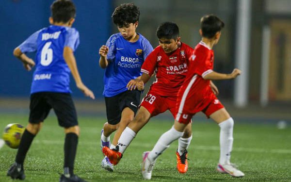 حضور ستاره سابق فوتبال ایتالیا در کنار فوتبالیست های نوجوان